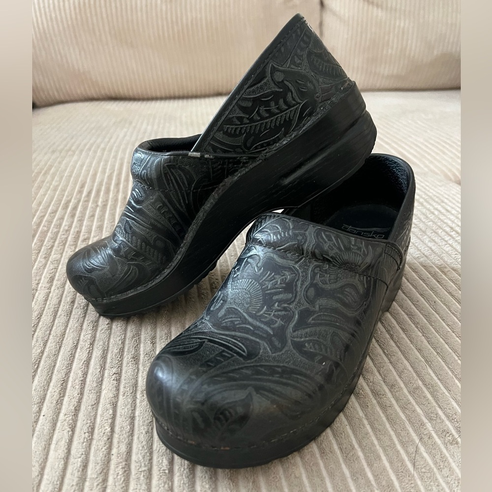 Dansko Clog Size 39 Black Paisley Print